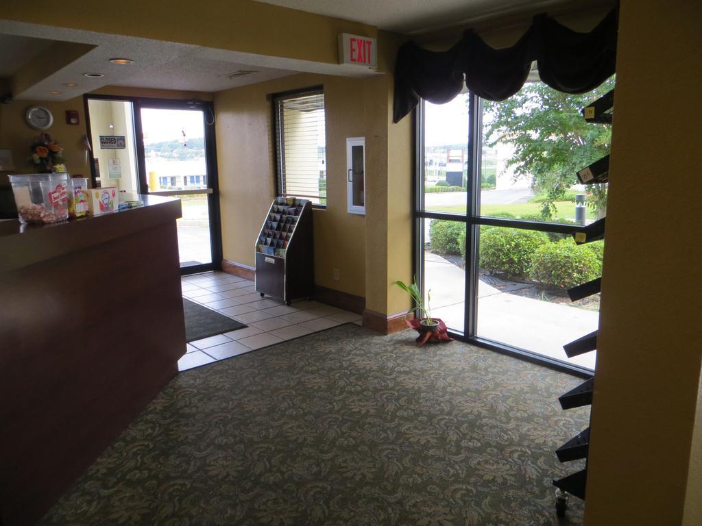 Budgetel Inn & Suites Macon Exterior foto